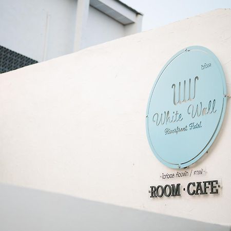 White Wall Riverfront Hotel Кампаенг Пет Екстериор снимка