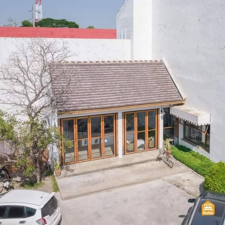 White Wall Riverfront Hotel Кампаенг Пет Екстериор снимка
