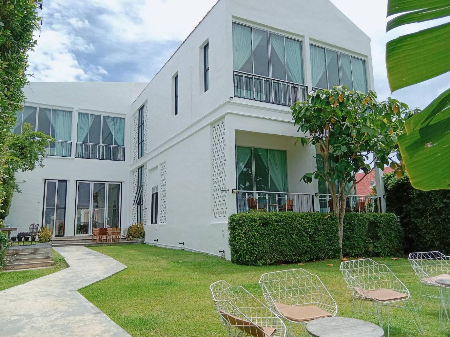 White Wall Riverfront Hotel Кампаенг Пет Екстериор снимка