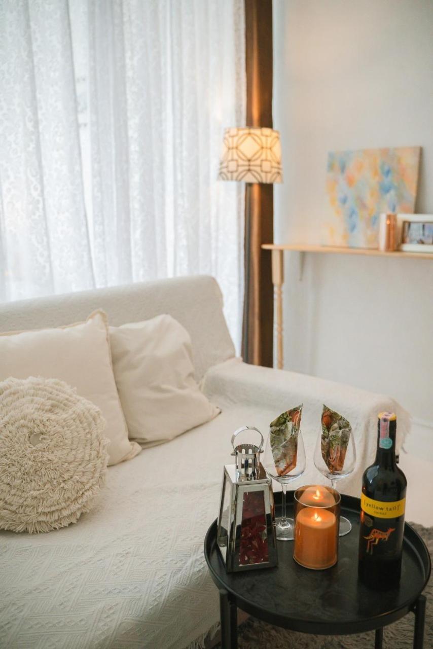 White Wall Riverfront Hotel Кампаенг Пет Екстериор снимка