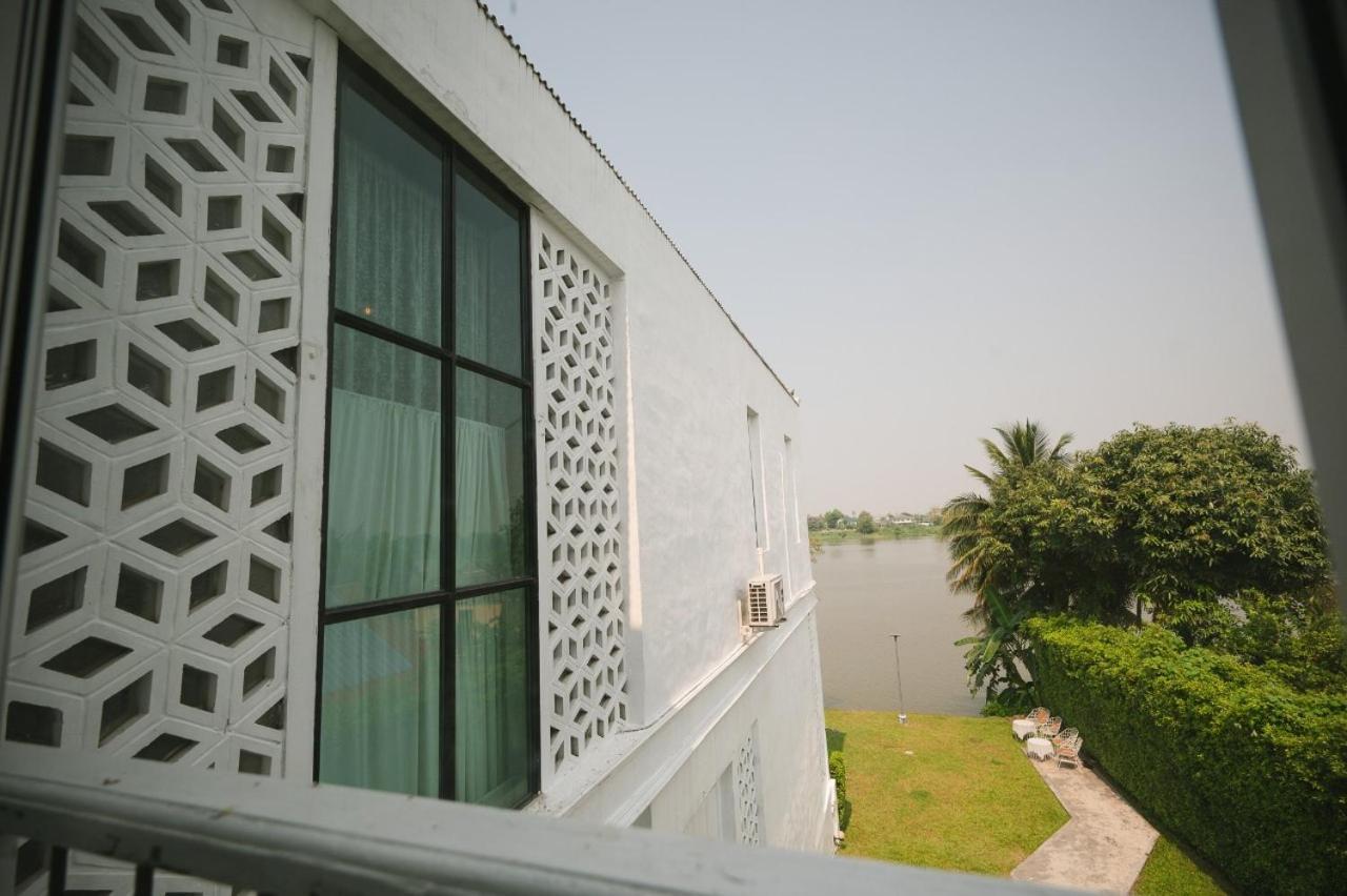 White Wall Riverfront Hotel Кампаенг Пет Екстериор снимка