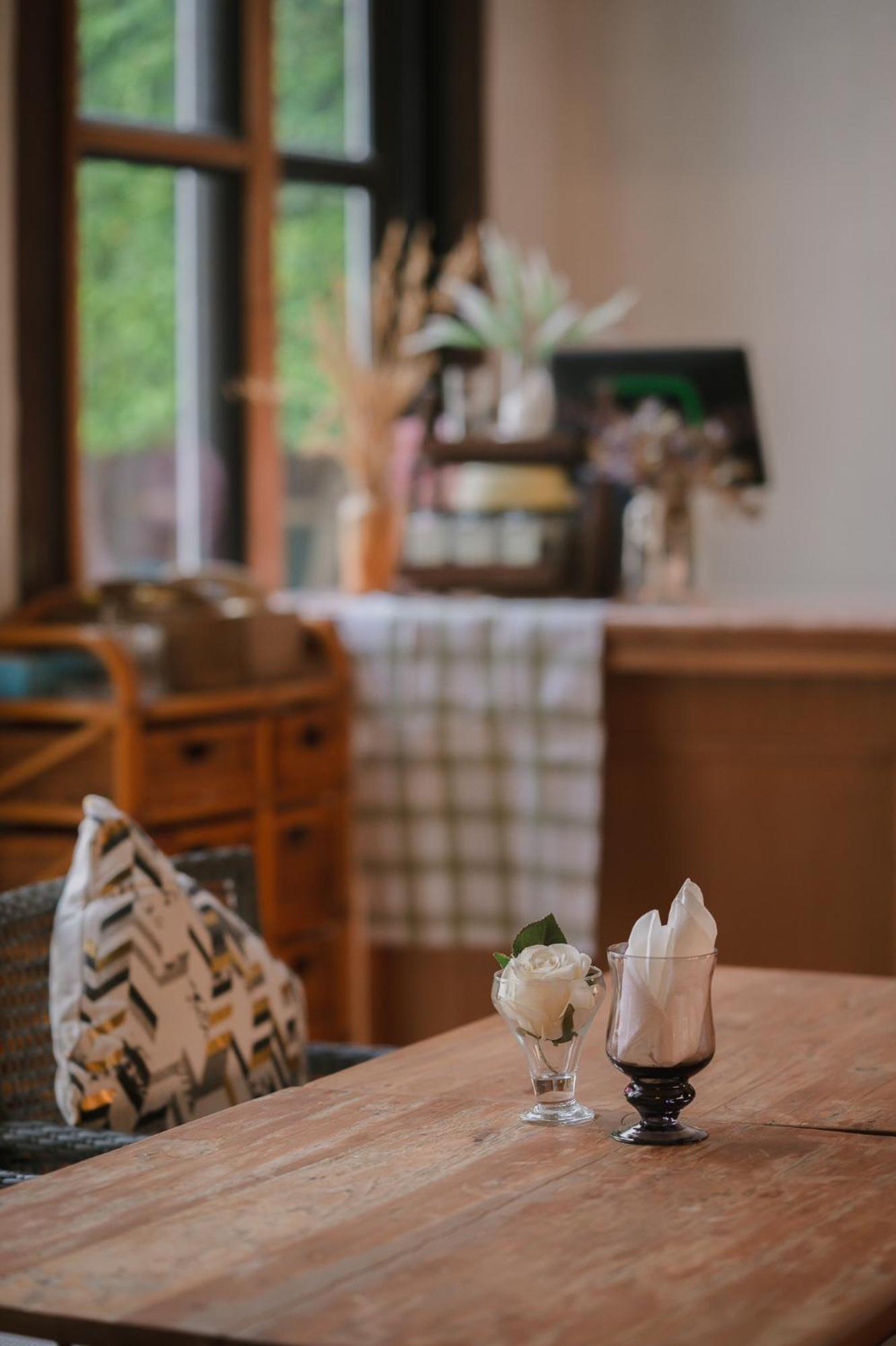 White Wall Riverfront Hotel Кампаенг Пет Екстериор снимка