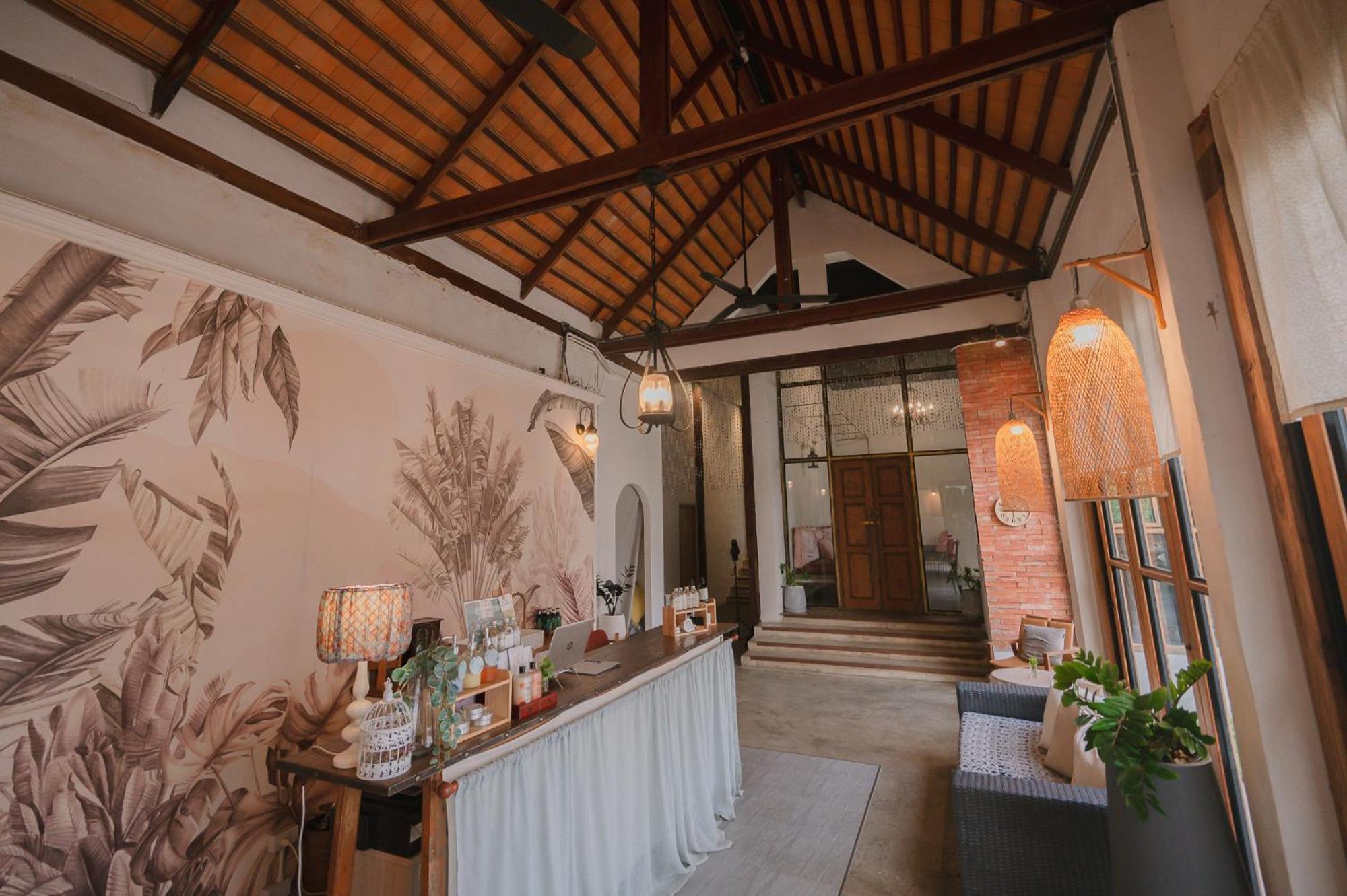 White Wall Riverfront Hotel Кампаенг Пет Екстериор снимка