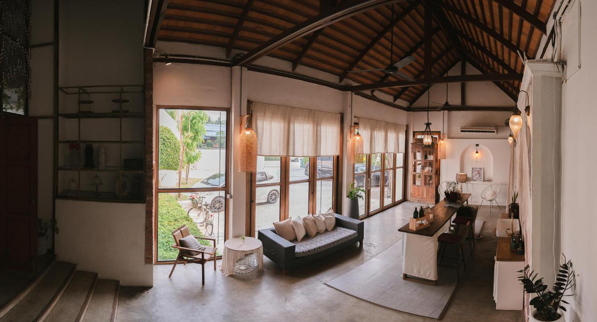 White Wall Riverfront Hotel Кампаенг Пет Екстериор снимка