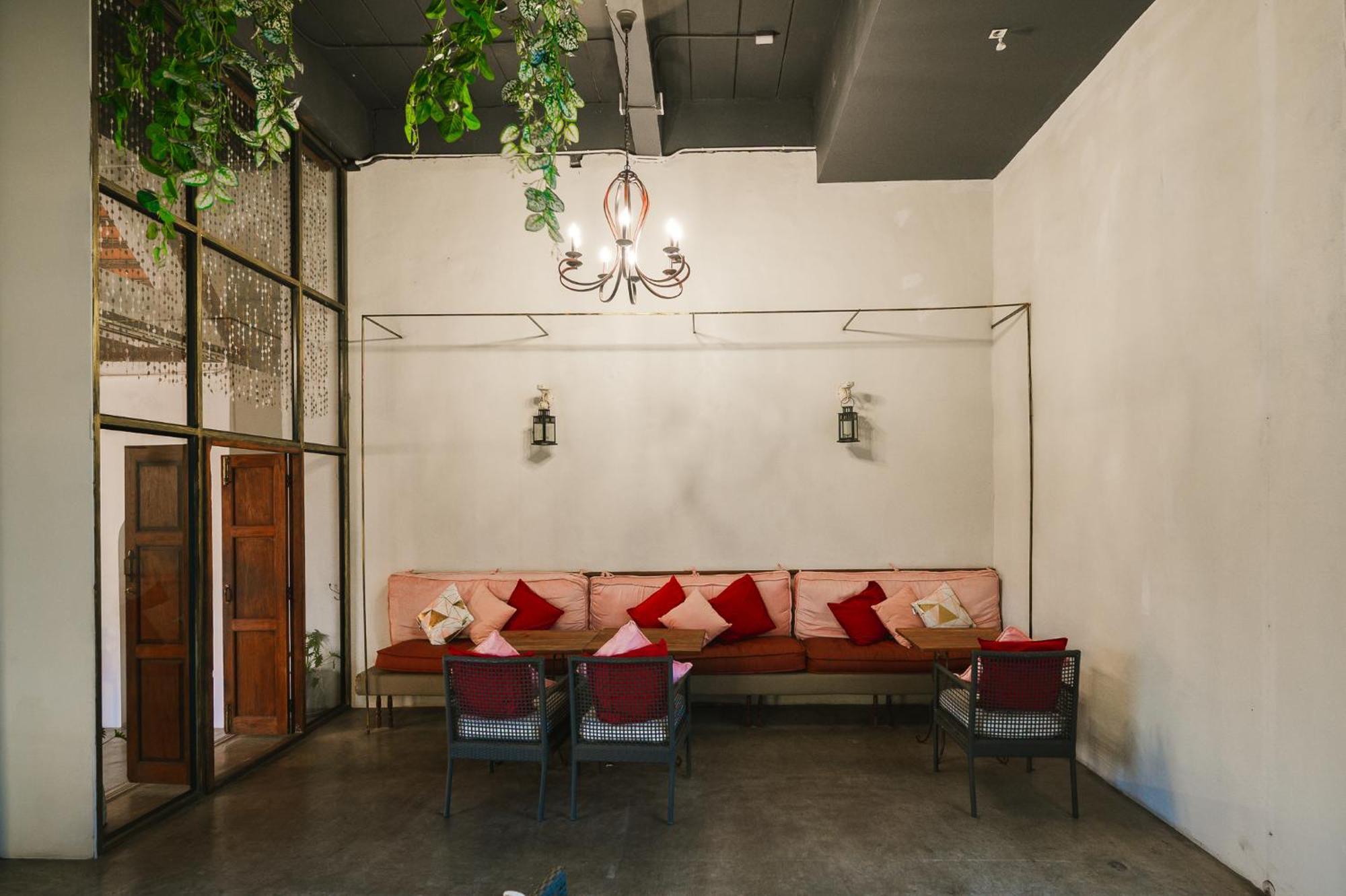 White Wall Riverfront Hotel Кампаенг Пет Екстериор снимка