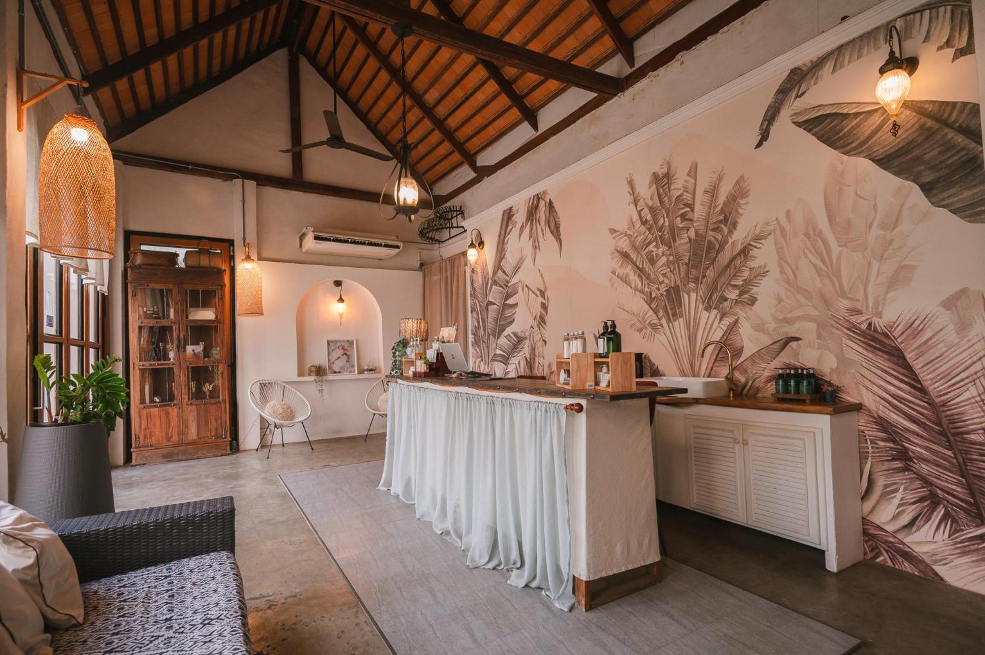 White Wall Riverfront Hotel Кампаенг Пет Екстериор снимка