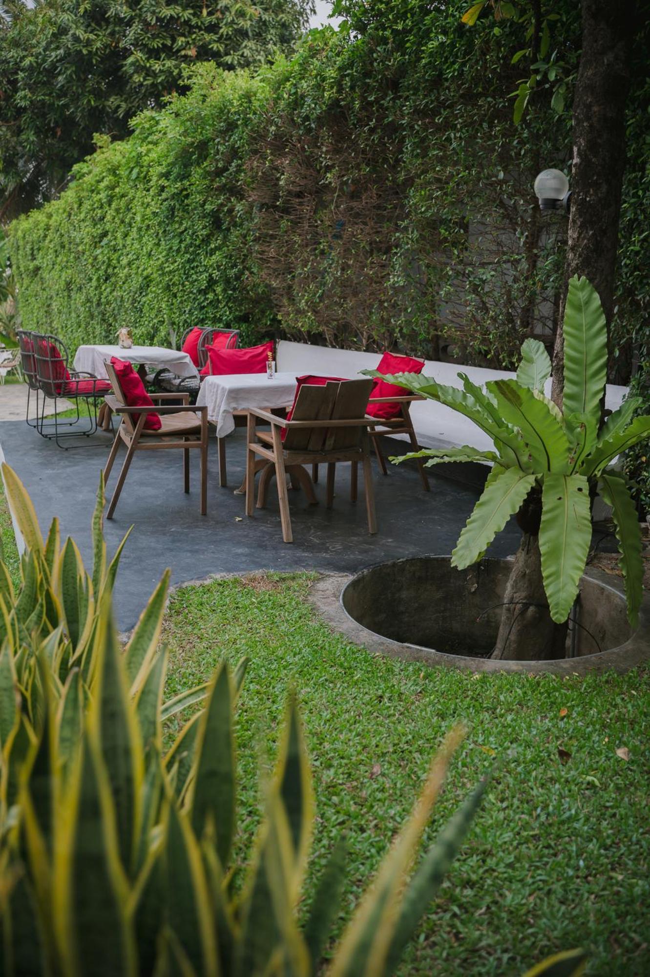 White Wall Riverfront Hotel Кампаенг Пет Екстериор снимка
