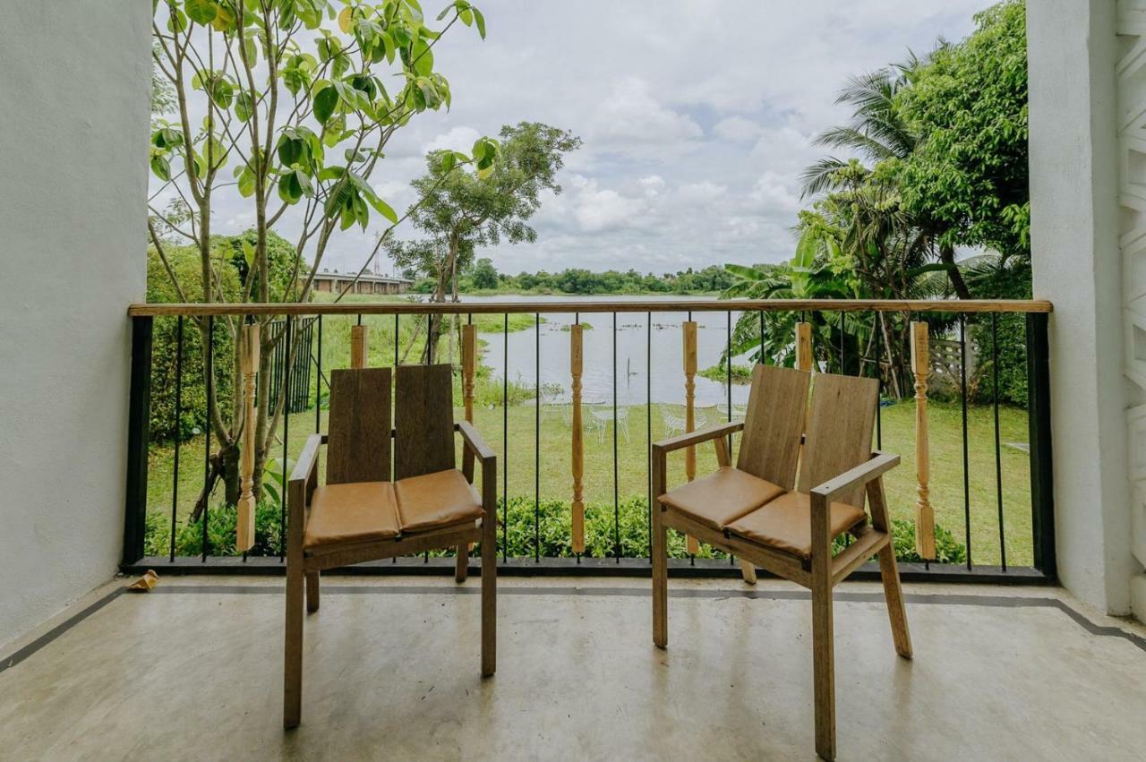 White Wall Riverfront Hotel Кампаенг Пет Екстериор снимка