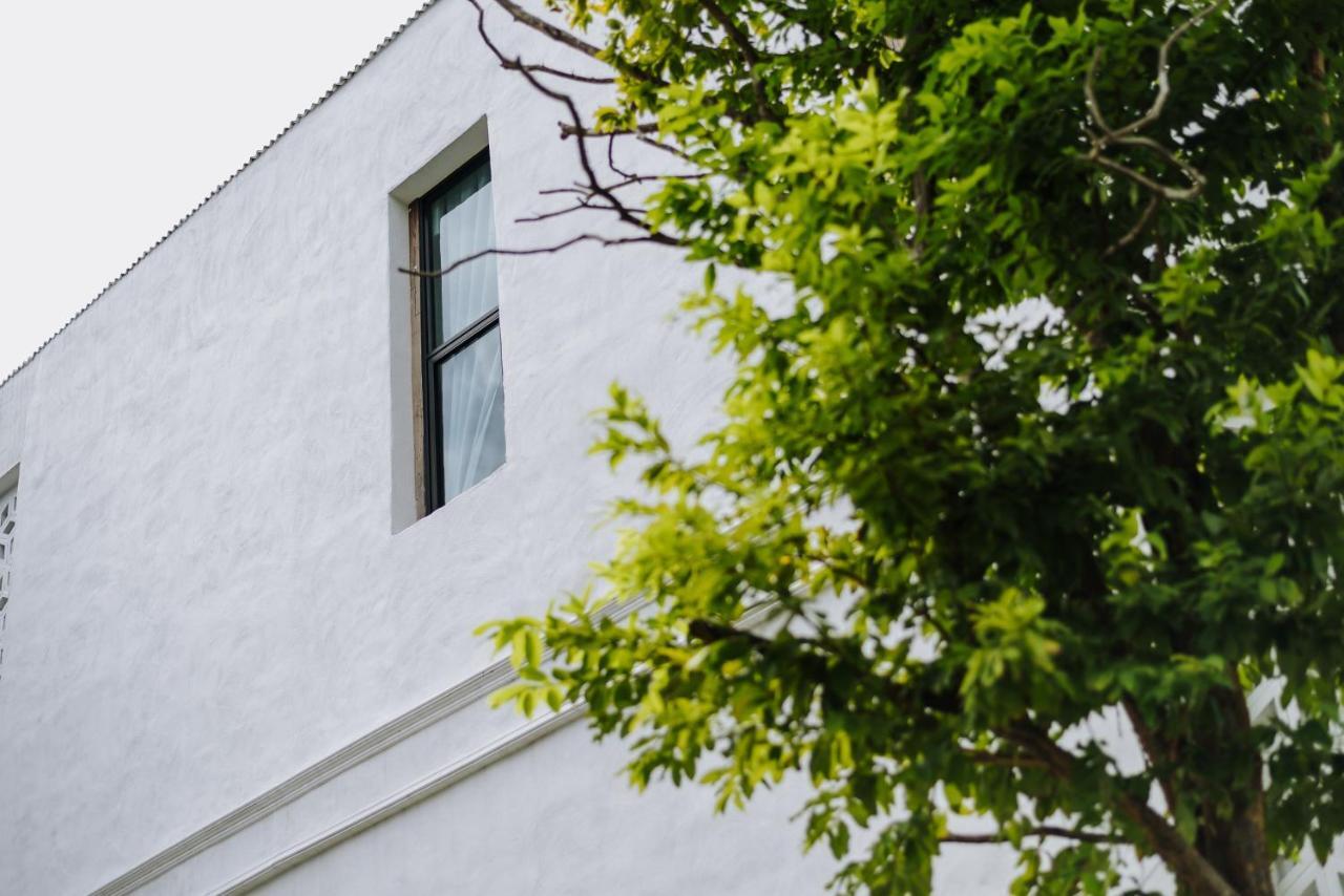 White Wall Riverfront Hotel Кампаенг Пет Екстериор снимка